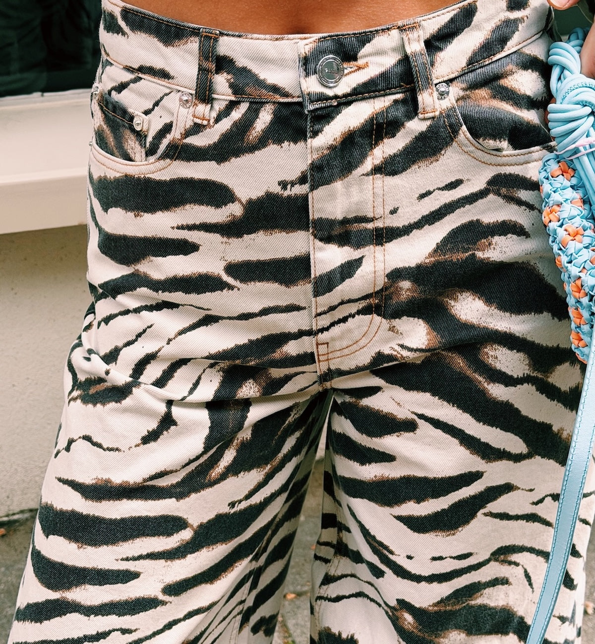 Vaqueros Lari GANNI con estampado de cebra