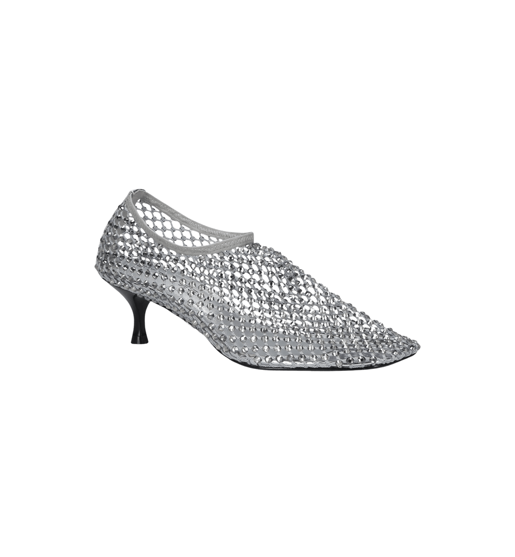 Zapatos de tacón gris claro y plateados de Strategia con pedrería